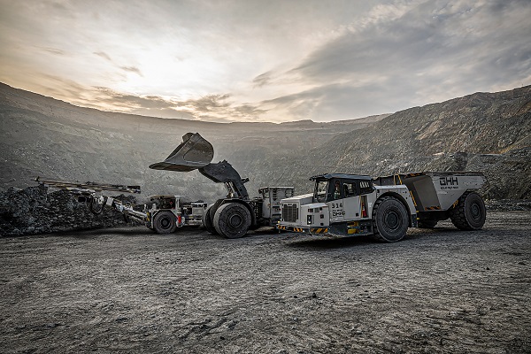/assets/images/Loader, truck and drill photo_02.jpg